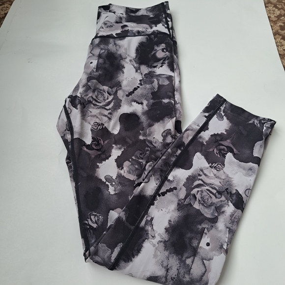 lululemon athletica Black and Gray Kids Leggings - Picture 2 of 9